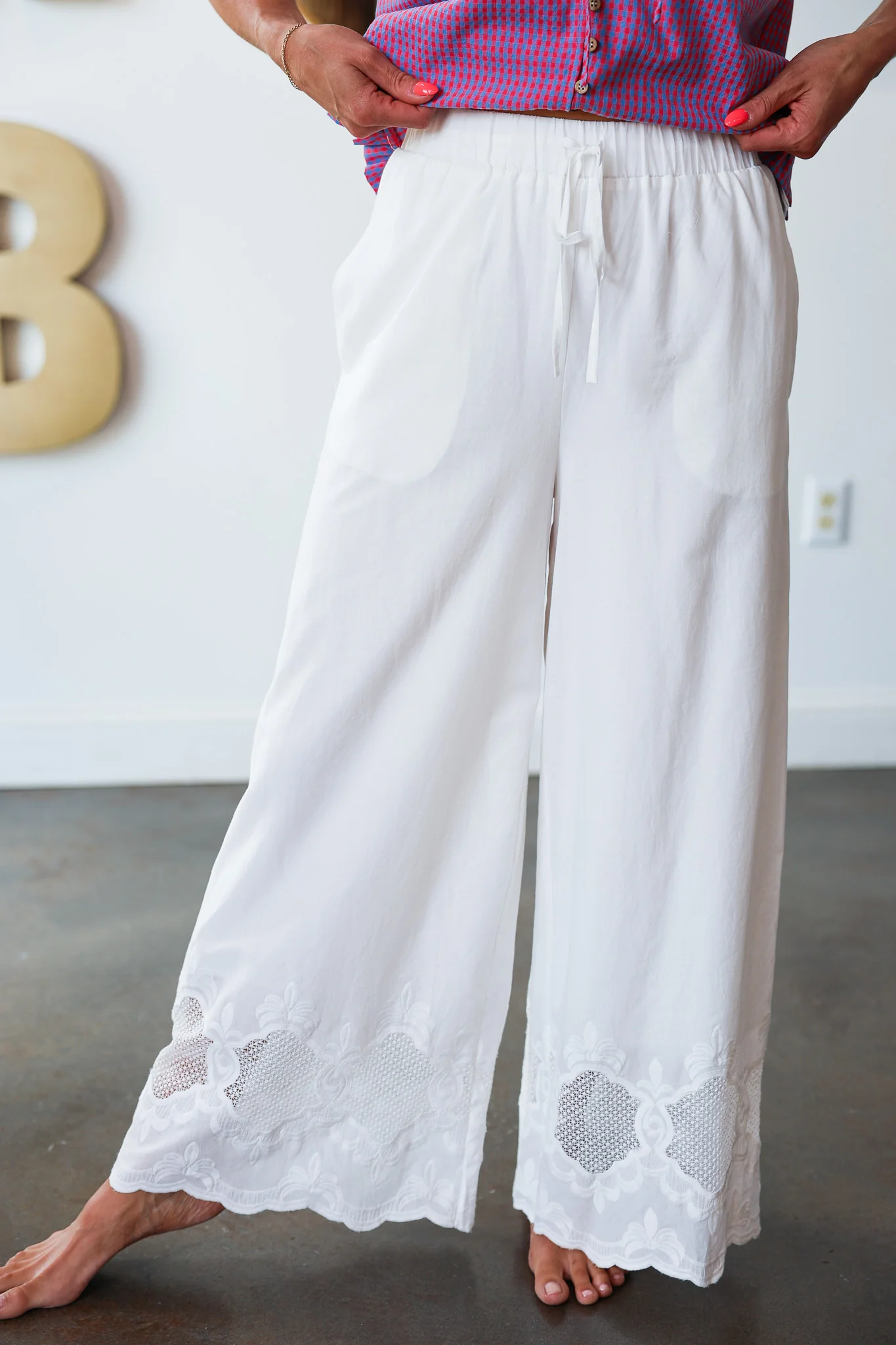 Embroidered Hem Pants - White