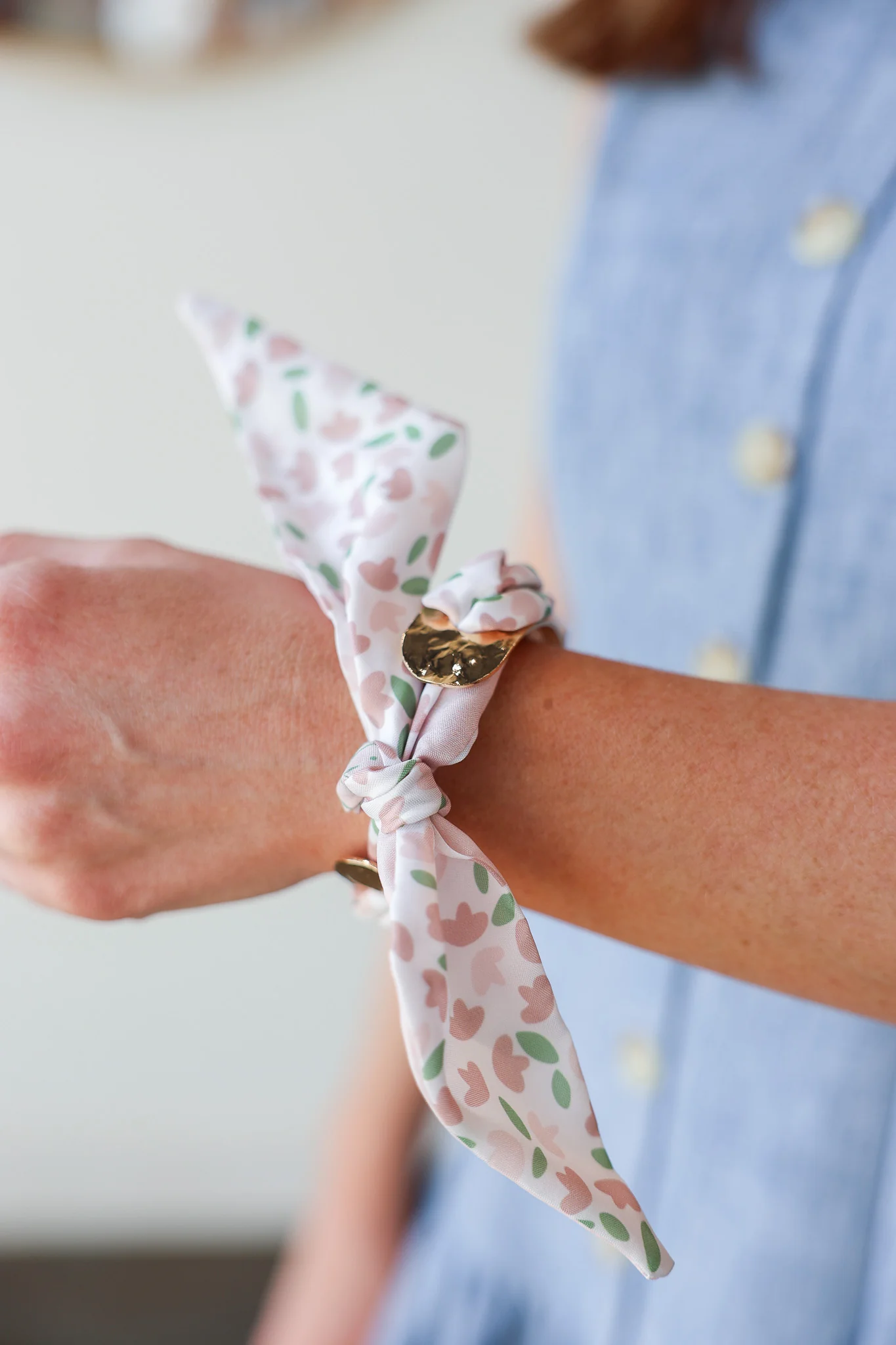 Hammered Scarf Bracelet - Light Pink - Image 2