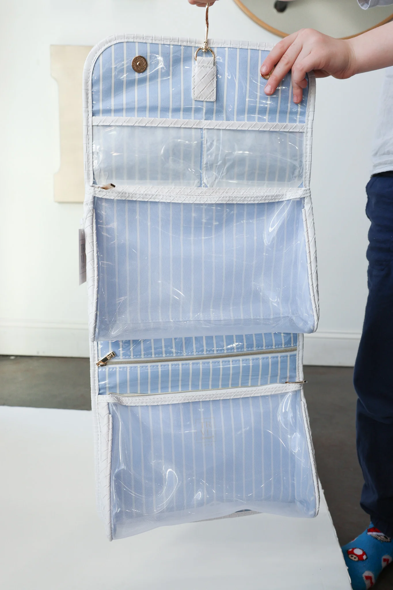 Luxe Hanging Toiletry Bag - Woven Blanc - Image 2