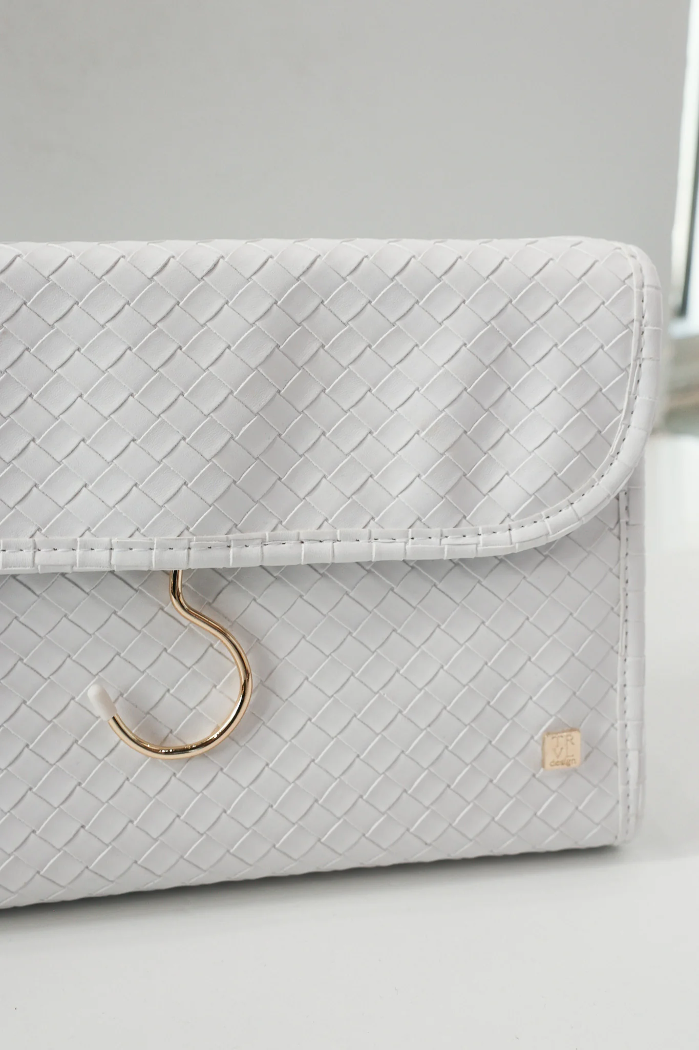 Luxe Hanging Toiletry Bag - Woven Blanc - Image 4