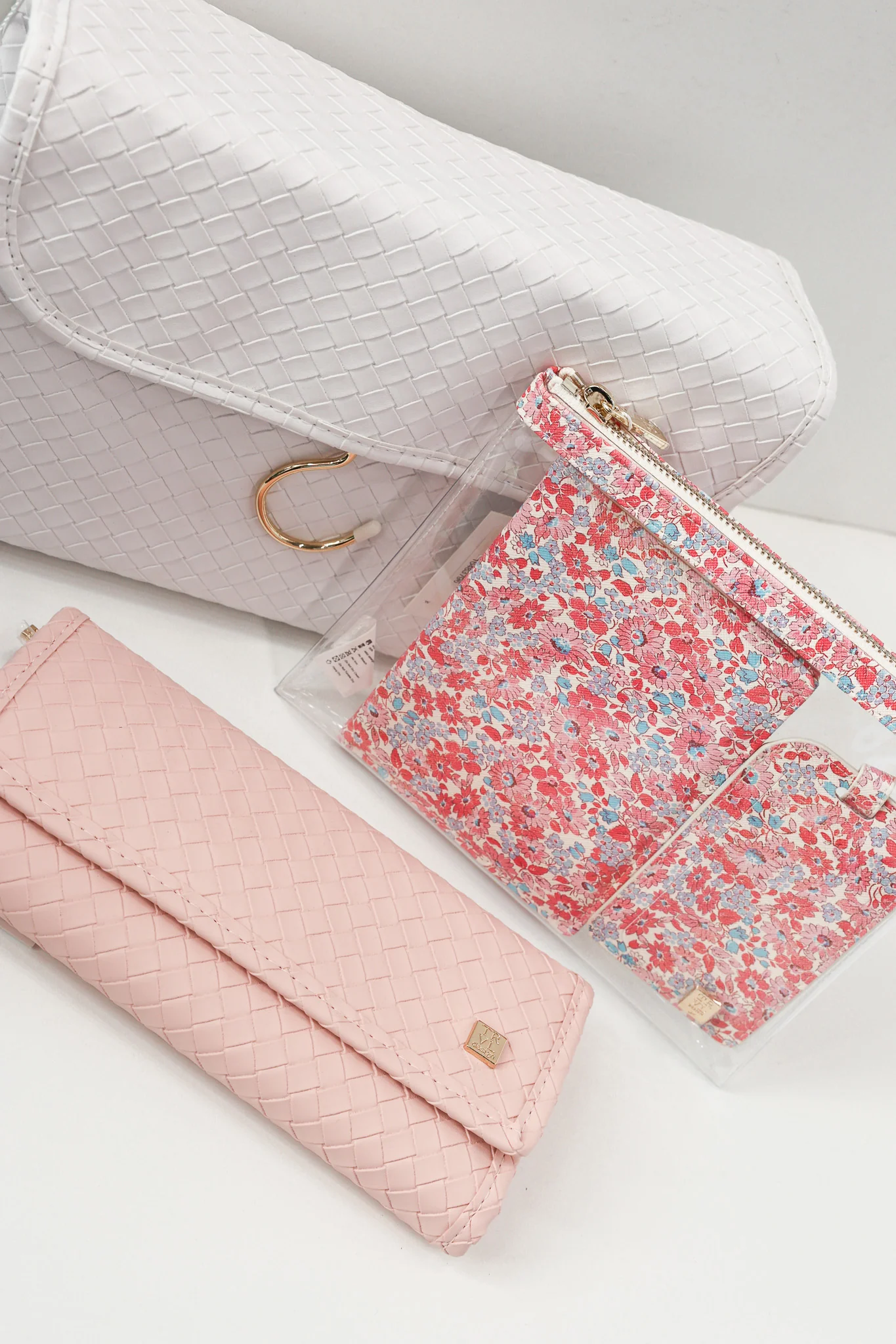 Luxe Hanging Toiletry Bag - Woven Blanc - Image 5