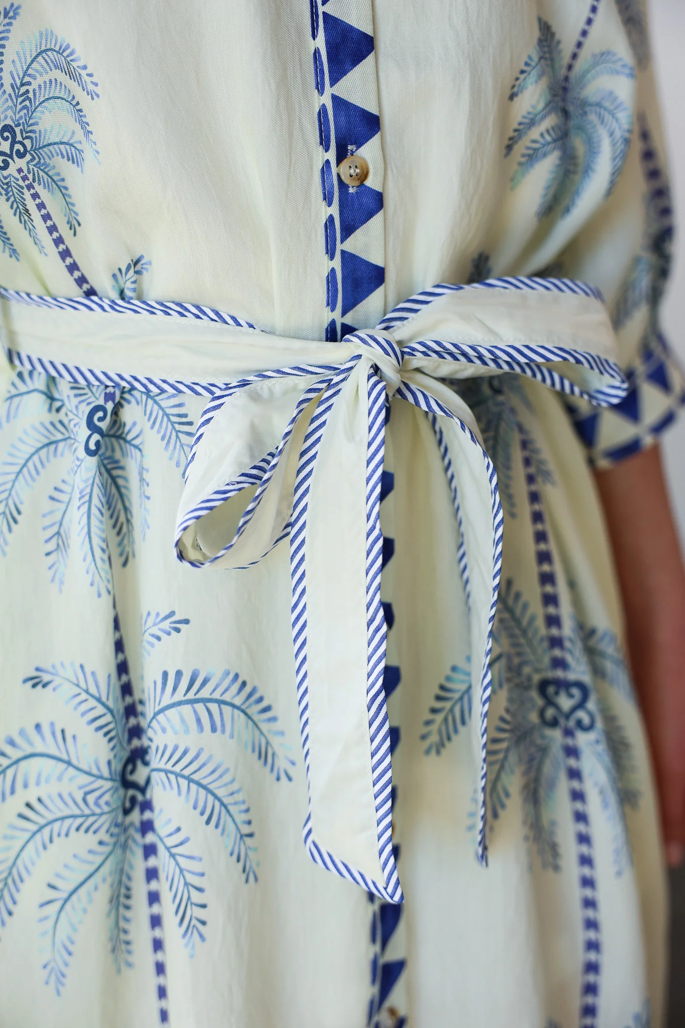 Palm Pattern Tie Waist Dress - Blue - Image 9