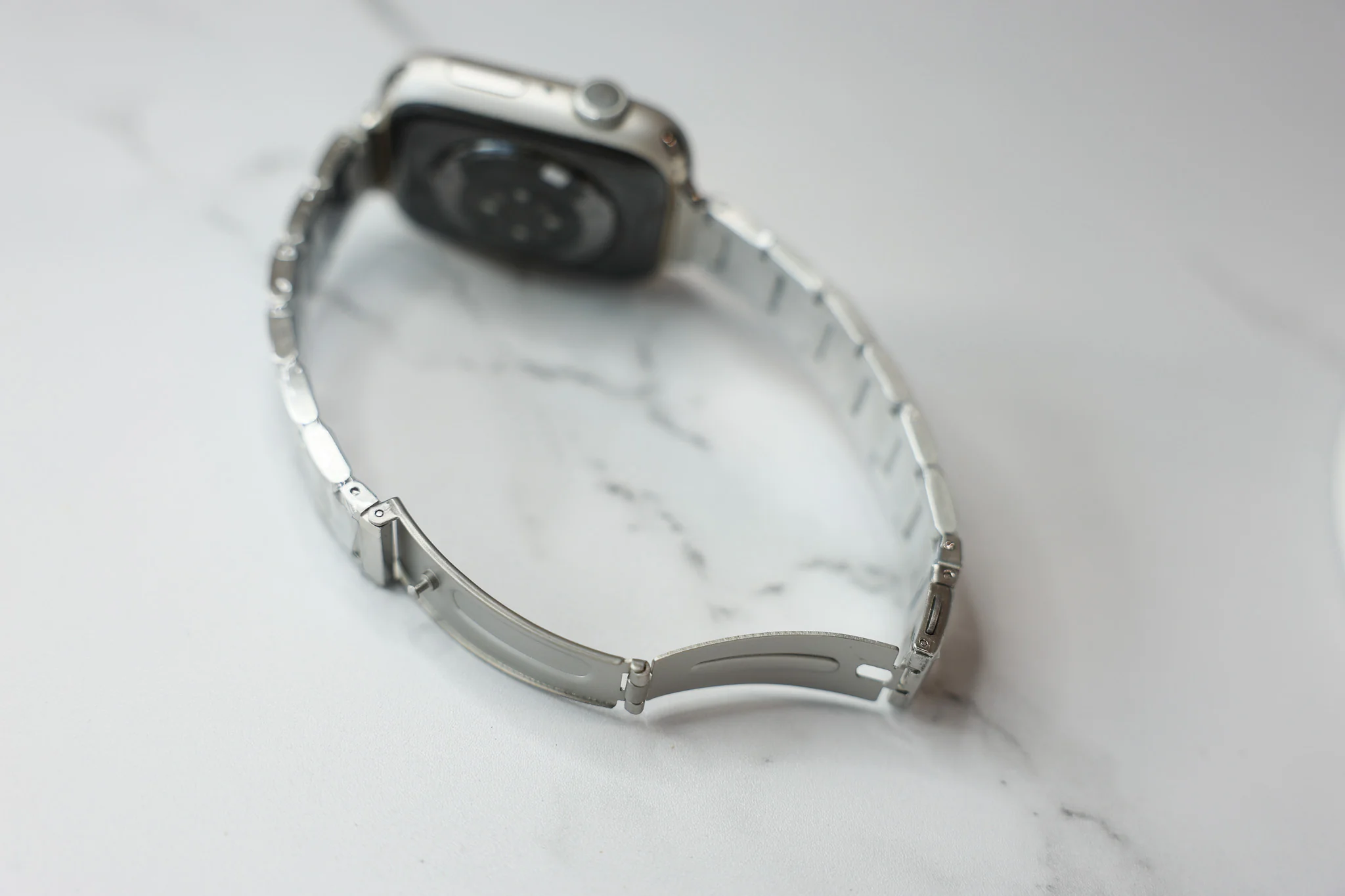 Slim Glazé Apple Watch Strap - Silver - Image 4